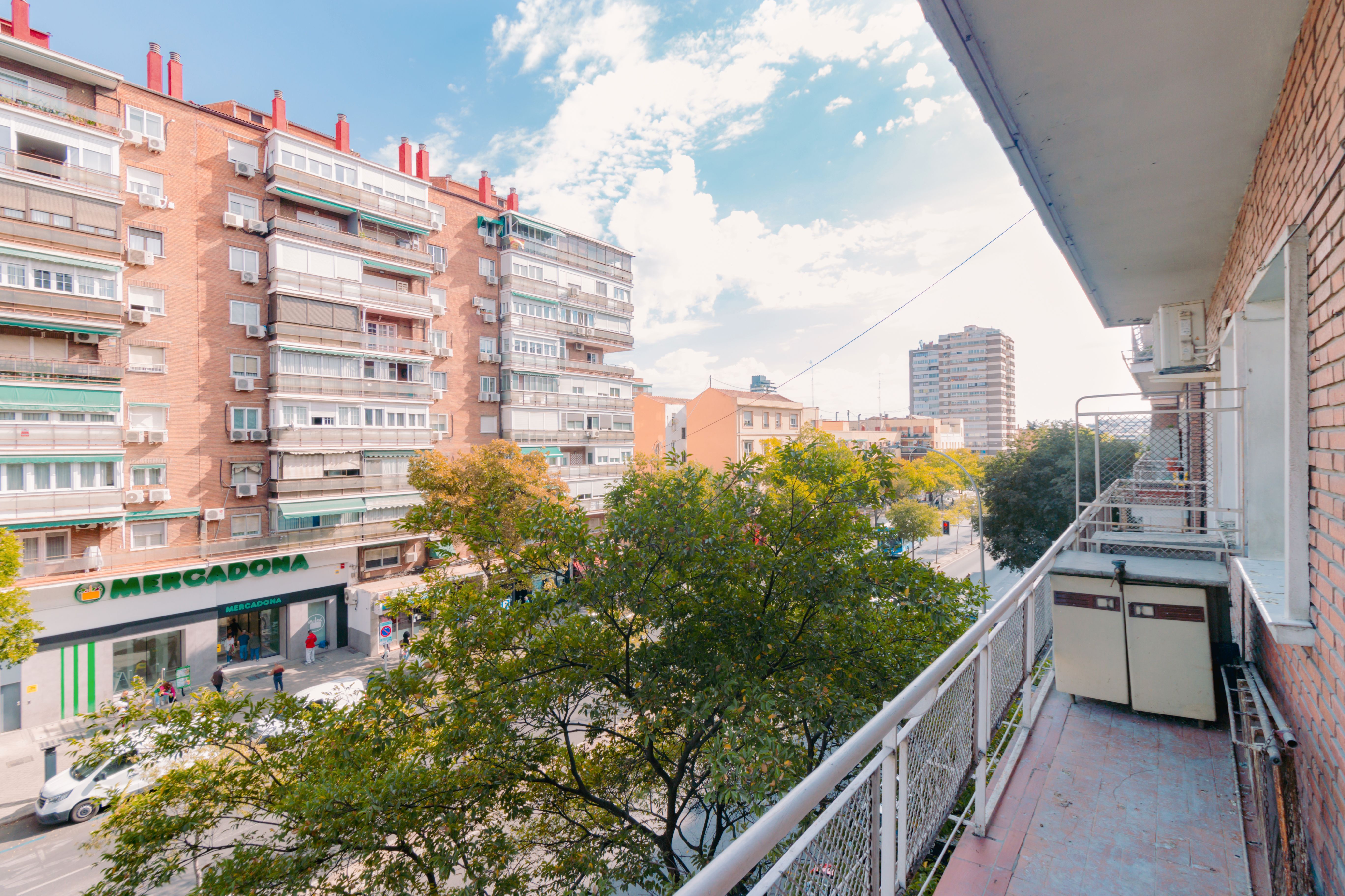 Vista exterior de Pis en venda en  Madrid Capital amb Terrassa