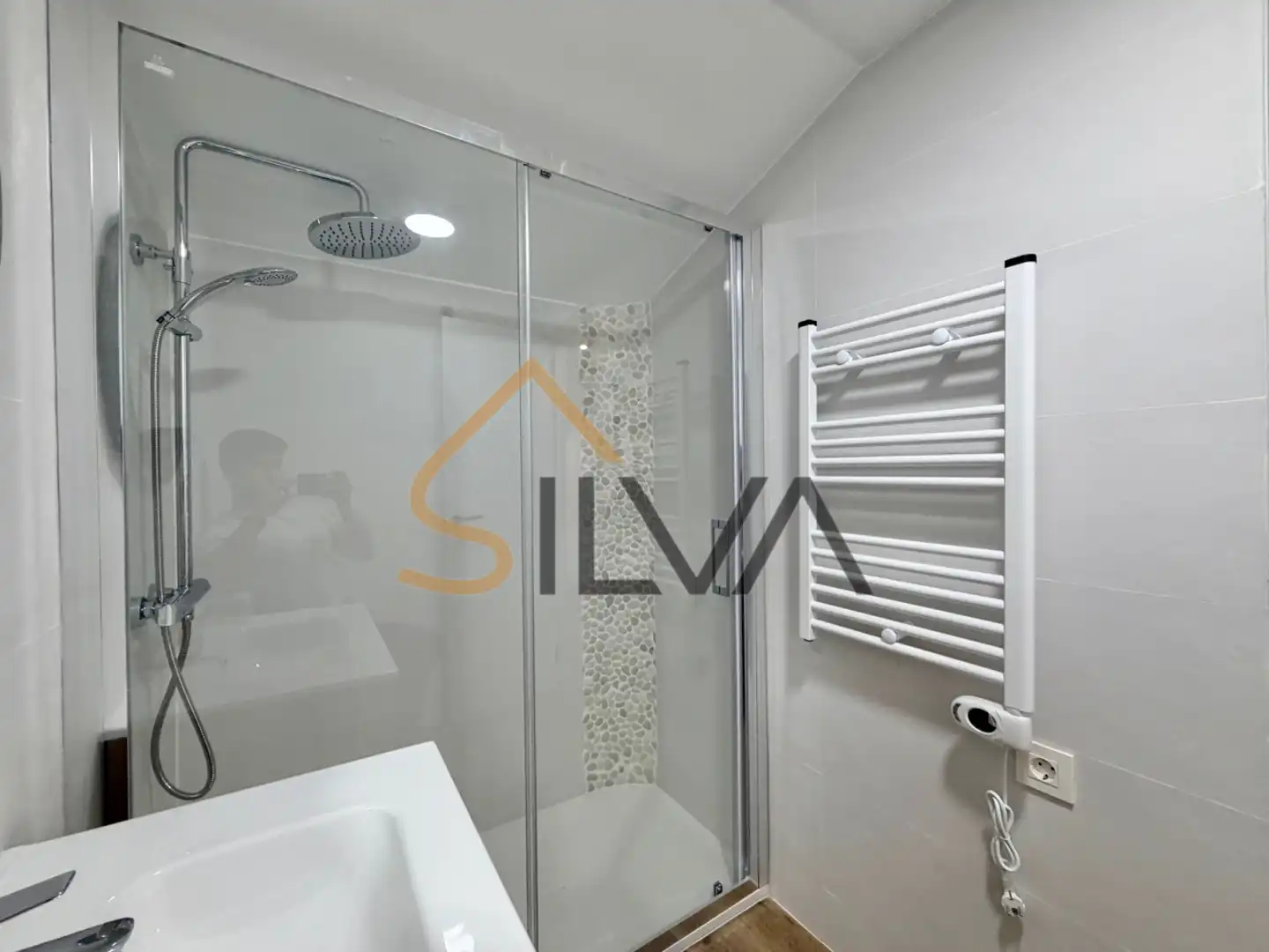 Baño de Piso en venta en Lugo con Aire acondicionado, Calefacción y Horno