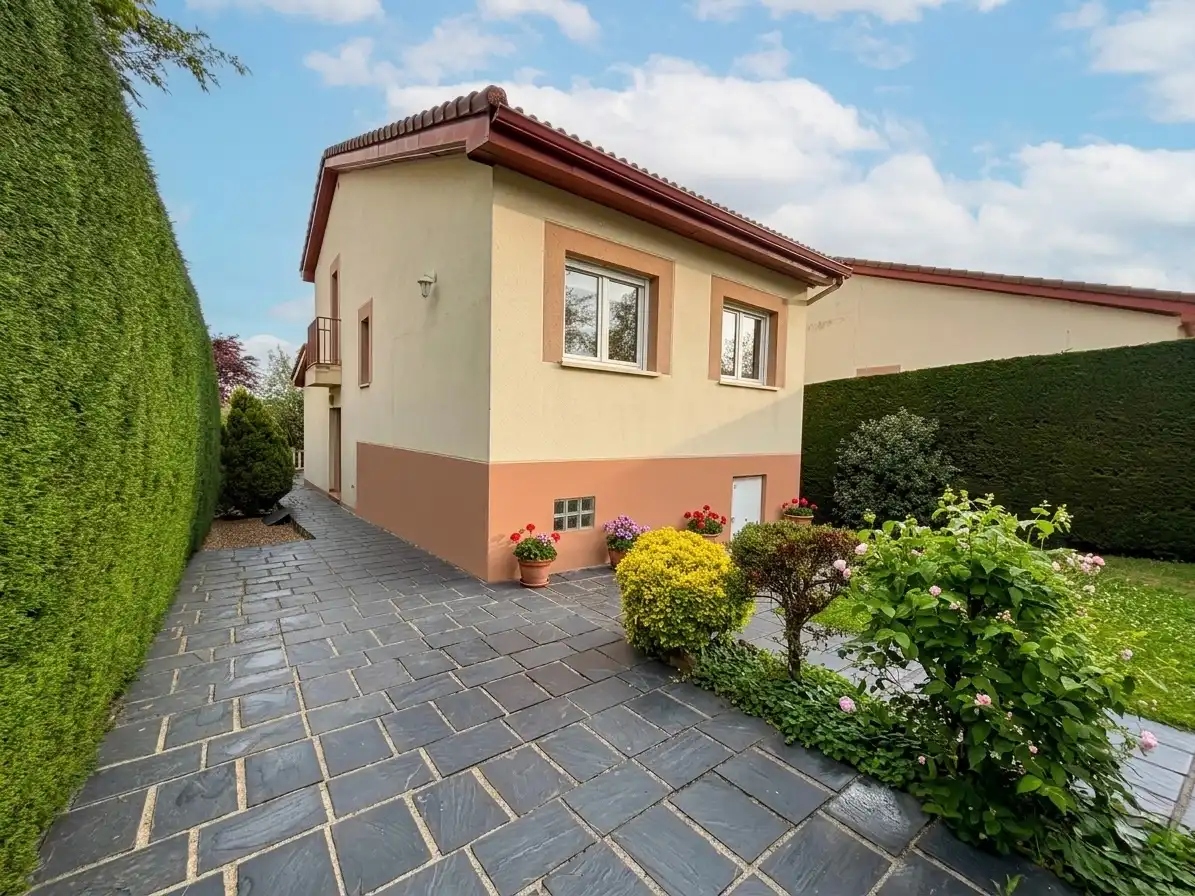 Vista exterior de Casa o xalet en venda en El Espinar amb Calefacció, Jardí privat i Terrassa