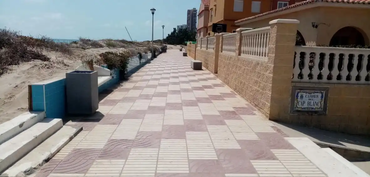 Terrassa de Casa adosada en venda en Sueca amb Aire condicionat, Terrassa i Traster