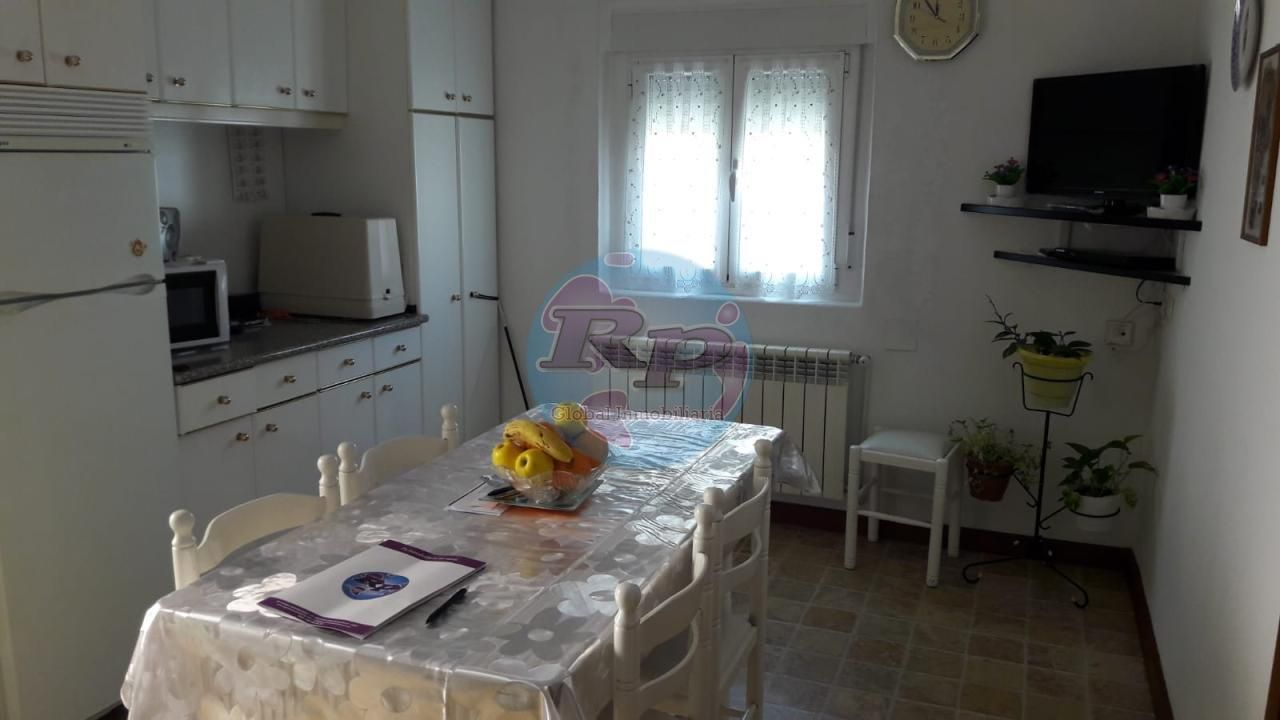 Cuina de Apartament en venda en San Andrés del Rabanedo amb Calefacció, Parquet i Terrassa