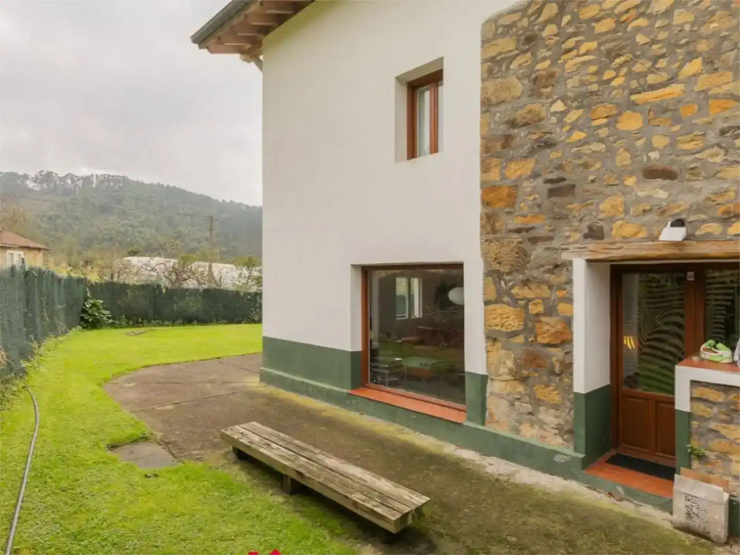 Vista exterior de Casa adosada en venda en Lezama amb Jardí privat i Balcó
