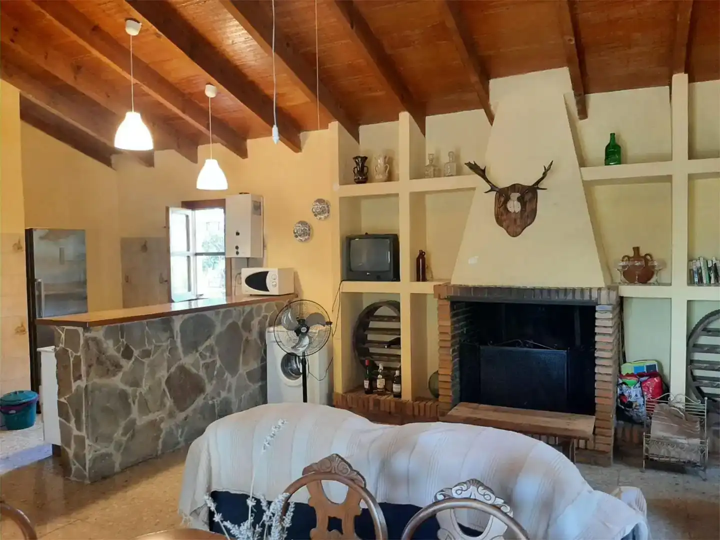 Sala d'estar de Casa o xalet en venda en Quesada amb Jardí privat, Piscina i Moblat