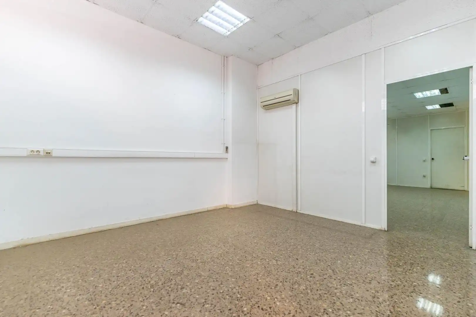 Gewerbefläche zur Miete in CALLE CORREDOR DEL GAS LOCAL 1-2 CASA 17 7 LO, imagen 5