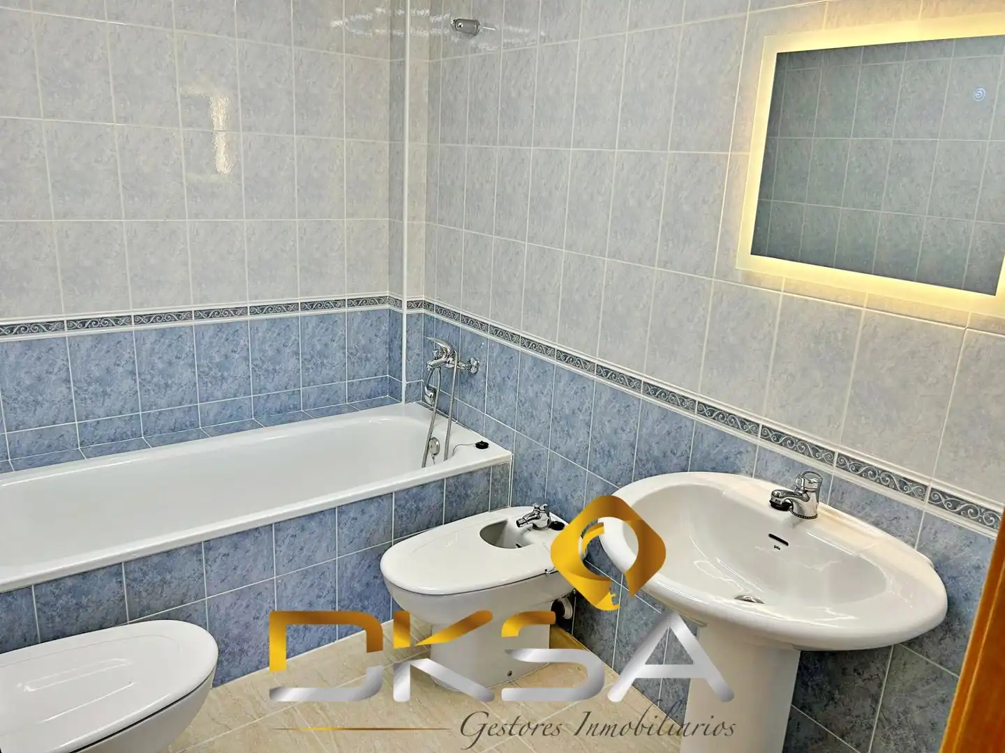 Badezimmer von Dachboden zum Verkauf in Torreblanca mit Klimaanlage, Terrasse und Möbliert