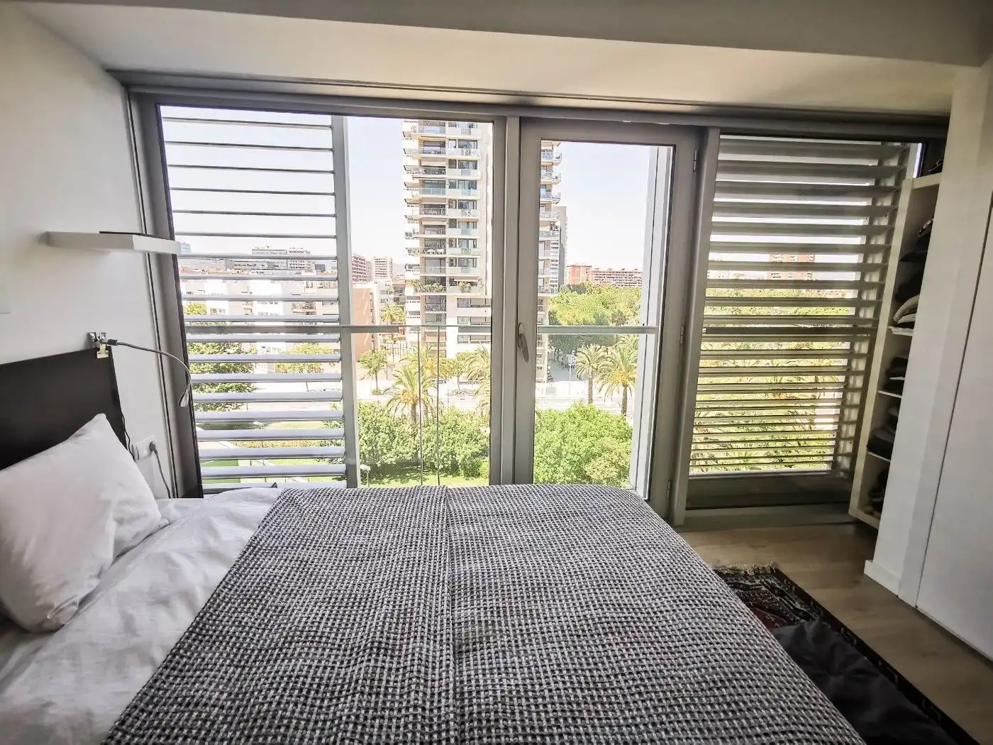 Schlafzimmer von Wohnungen zur Miete in Barcelona mit Klimaanlage, Heizung und Parkett
