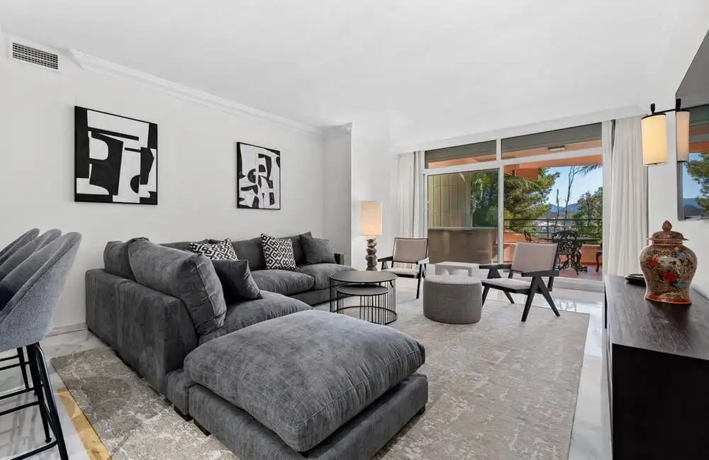 Apartament amb piscina en venda a Nueva Andalucía, imagen 2