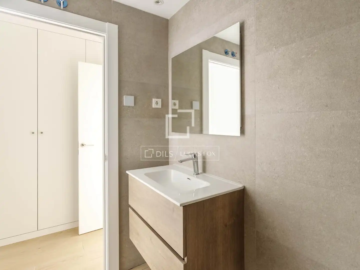 Bathroom of Flat for rent in Madrid  with Air Conditioner, Heating and Parquet flooring