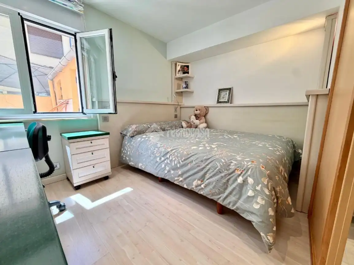 Habitación de Casa adosada en venta en León Capital  con Parquet, Terraza y Amueblado