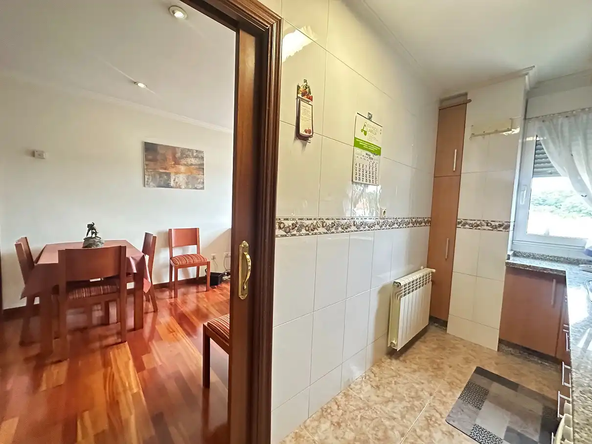 Piso de alquiler en Santiago de Compostela  con Calefacción, Trastero y Amueblado