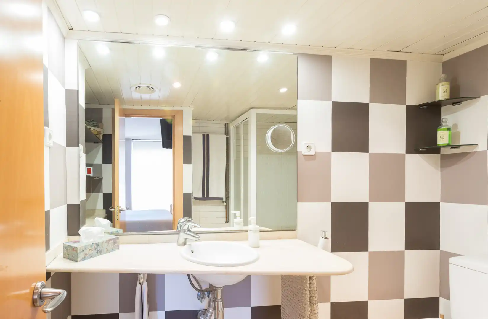 Badezimmer von Wohnung zum Verkauf in Barcelona mit Klimaanlage, Heizung und Parkett