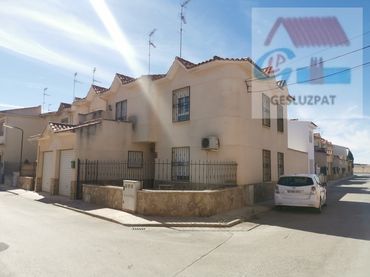Semi-detached house with balcony for sale in Corral de Almaguer