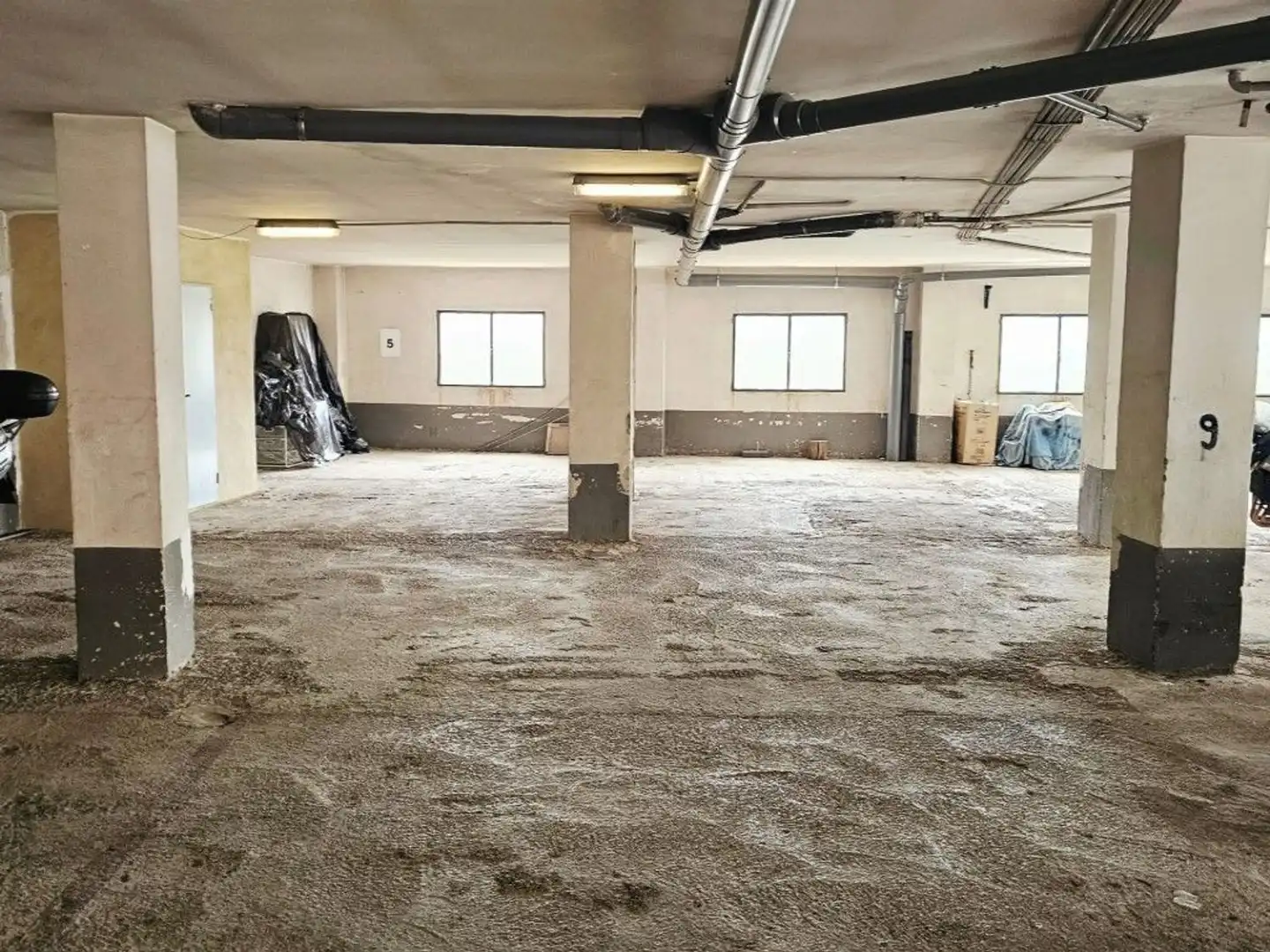 Garage for sale in Serra