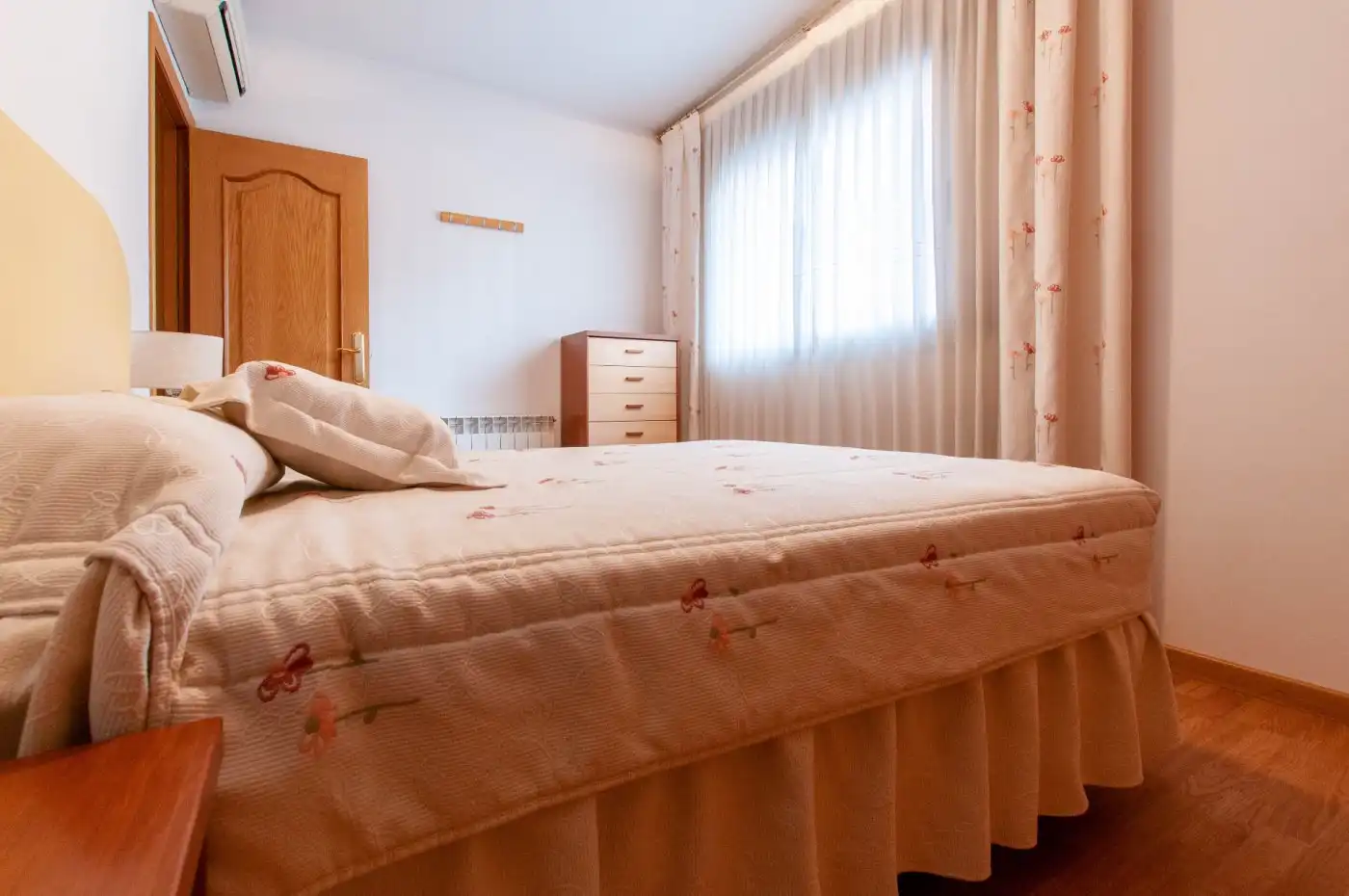 Habitación de Piso de alquiler en Sabadell con Aire acondicionado, Calefacción y Parquet