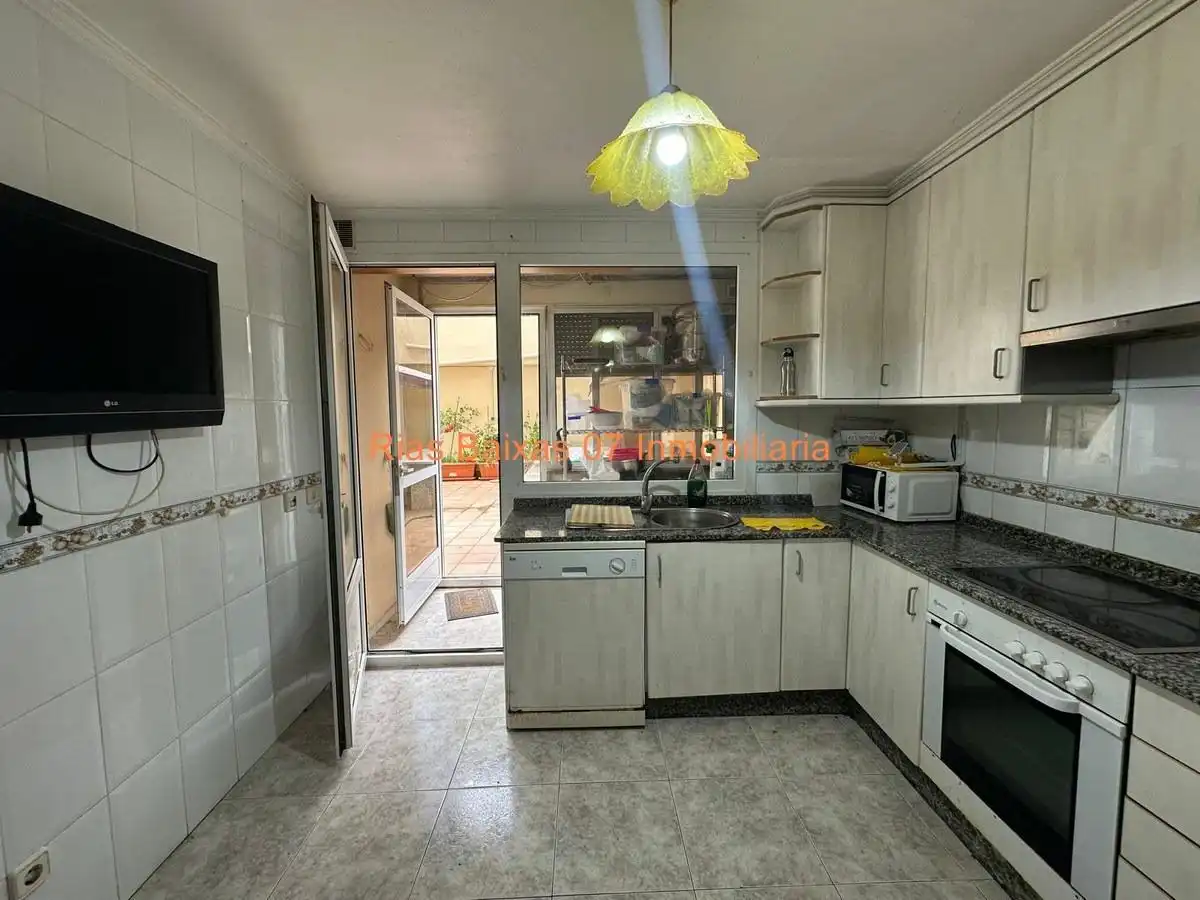 Cocina de Piso en venta en Vigo  con Calefacción, Parquet y Terraza