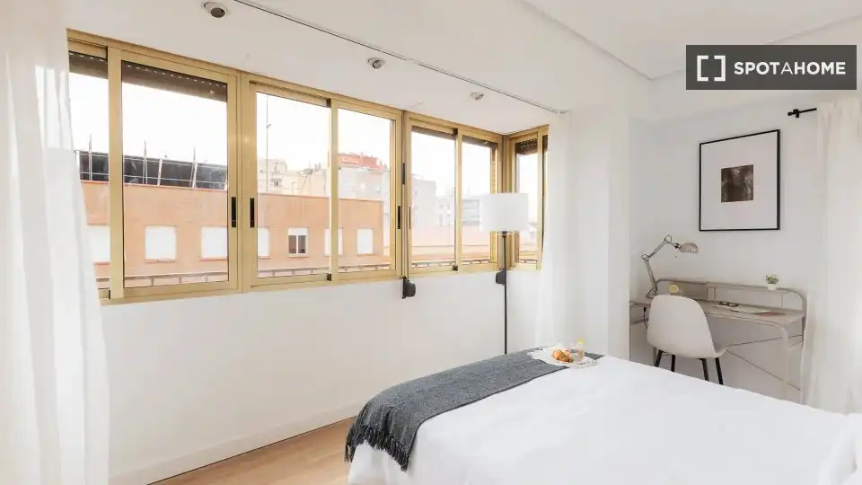 Habitación de Piso de alquiler en Valencia con Aire acondicionado, Calefacción y Amueblado