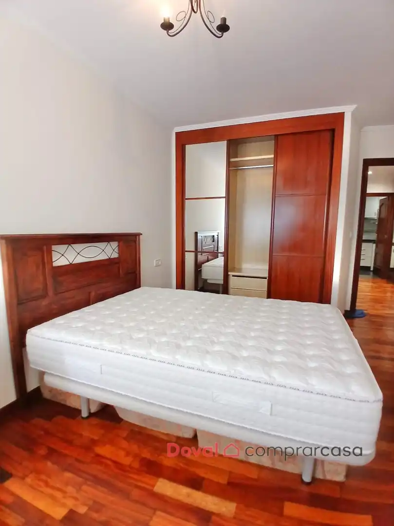 Bedroom of Flat for rent in Vigo   with Heating, Parquet flooring and Terrace