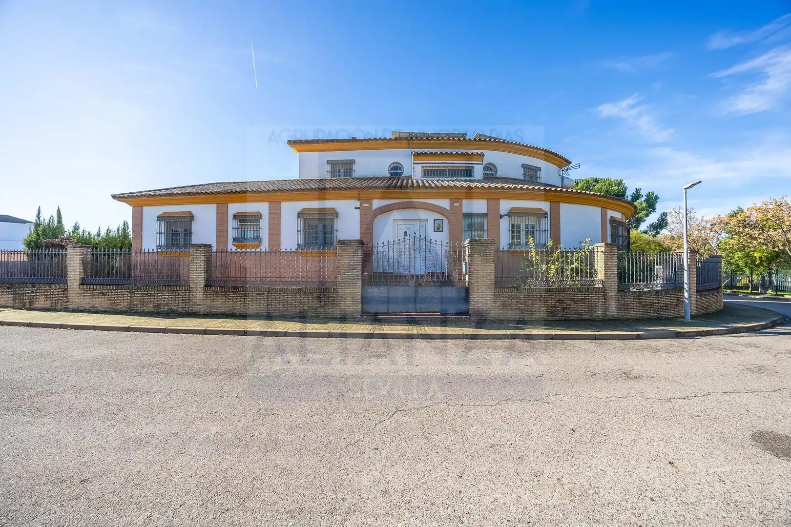 Exterior view of Houses for sale in Valencina de la Concepción  with Air Conditioner, Private garden and Community pool