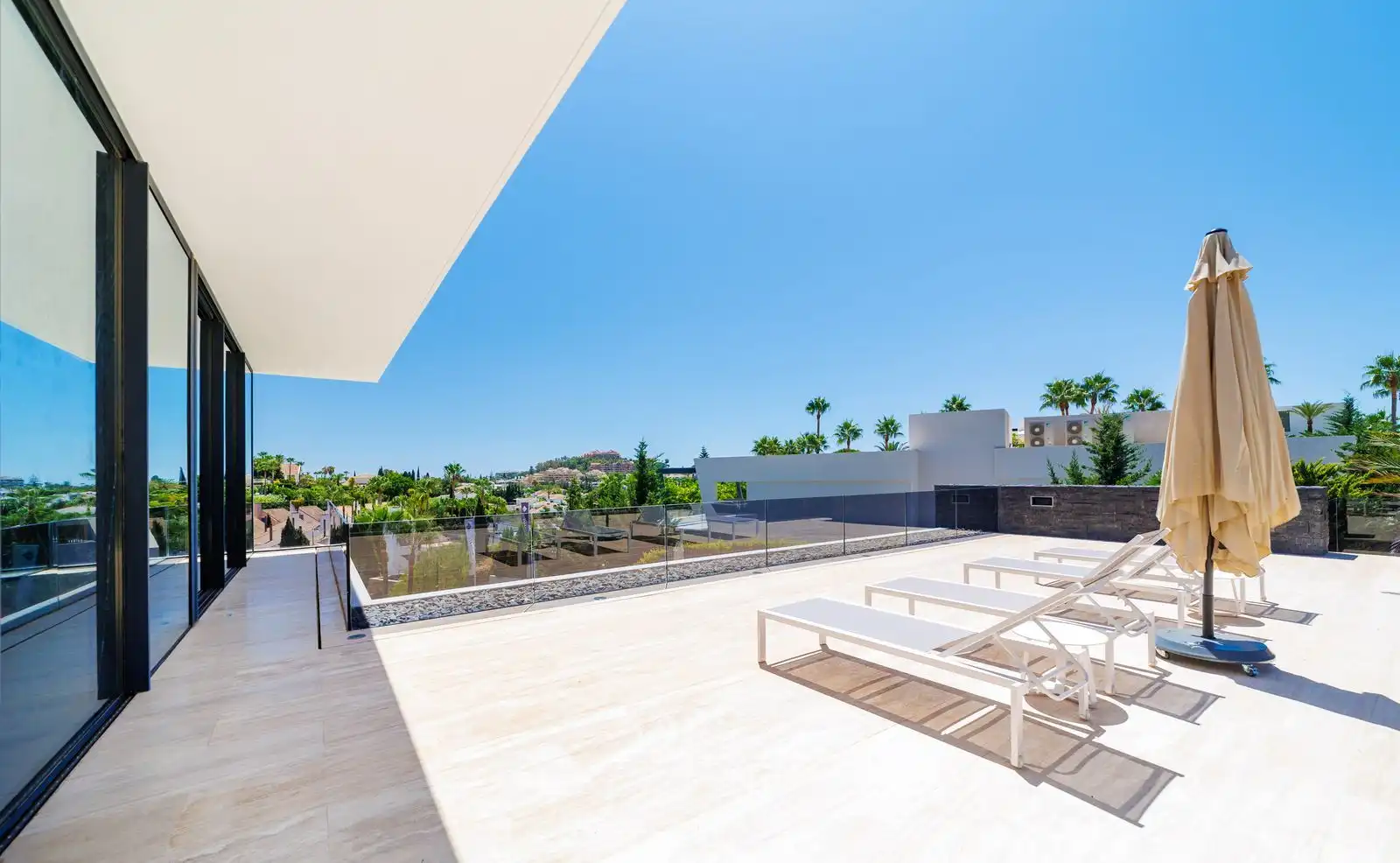 Terrasse von Haus oder Chalet zur Miete in Marbella mit Klimaanlage, Privatgarten und Terrasse