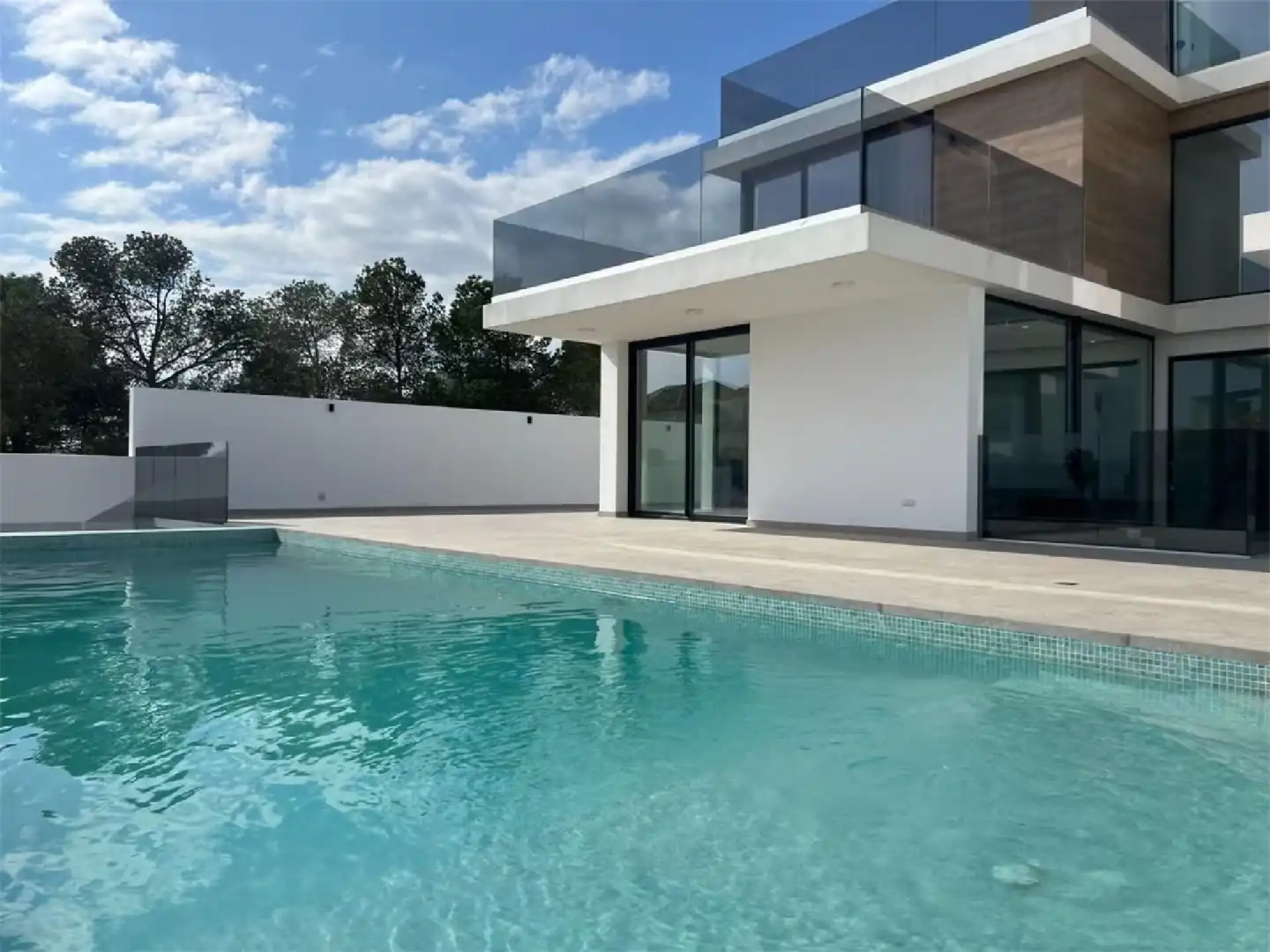 Villa con piscina in vendita a Golf Bahía, imagen 3