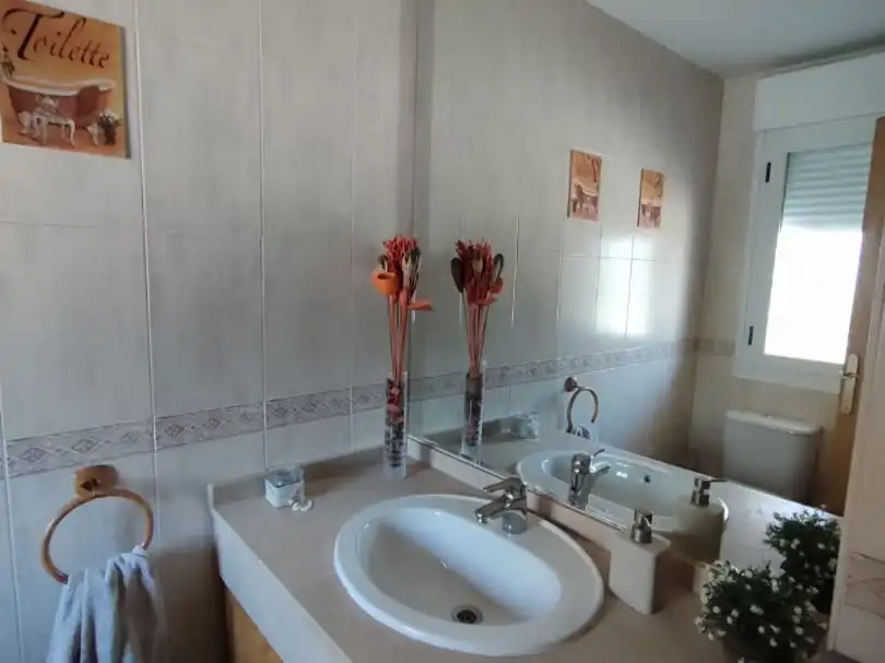 Baño de Casa o chalet en venta en San Fernando de Henares con Aire acondicionado, Calefacción y Jardín privado
