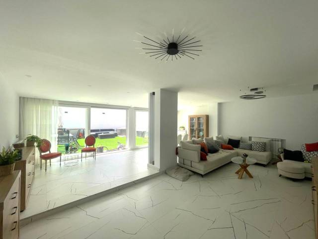 Casa adosada en Venta en La Paz