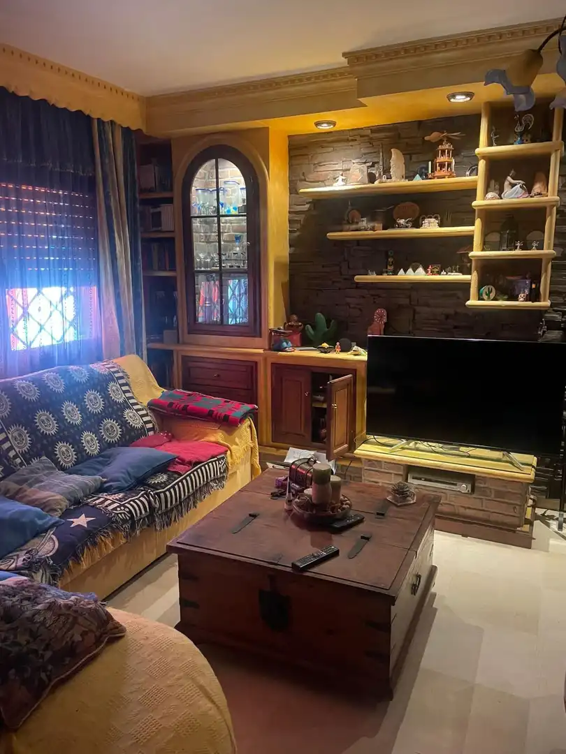 Sala de estar de Casa adosada en venta en Algeciras con Aire acondicionado