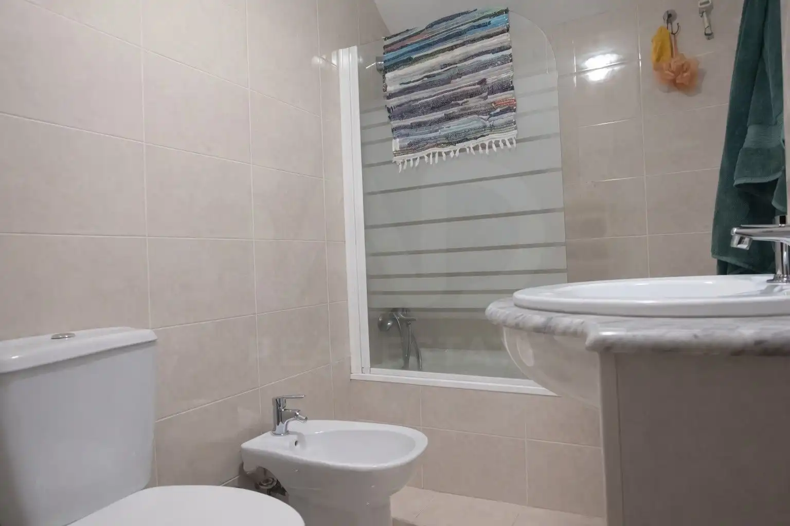 Badezimmer von Dachboden zum Verkauf in Molledo mit Terrasse