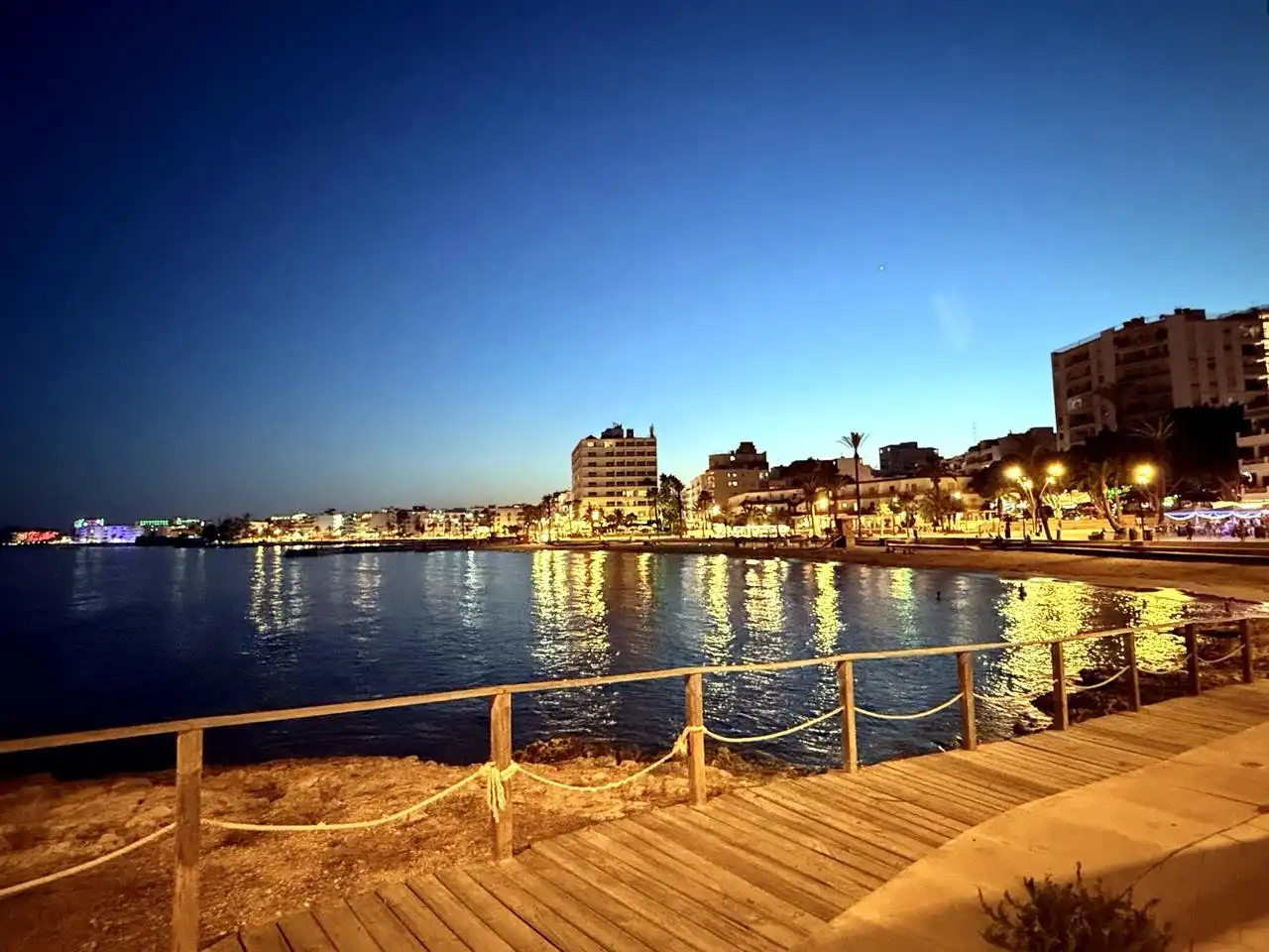 Vista exterior de Pis de lloguer en Eivissa amb Aire condicionat, Terrassa i Moblat