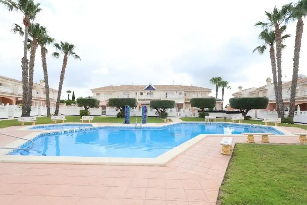 Piscina de Casa adosada en venda en Rojales amb Aire condicionat, Jardí privat i Terrassa