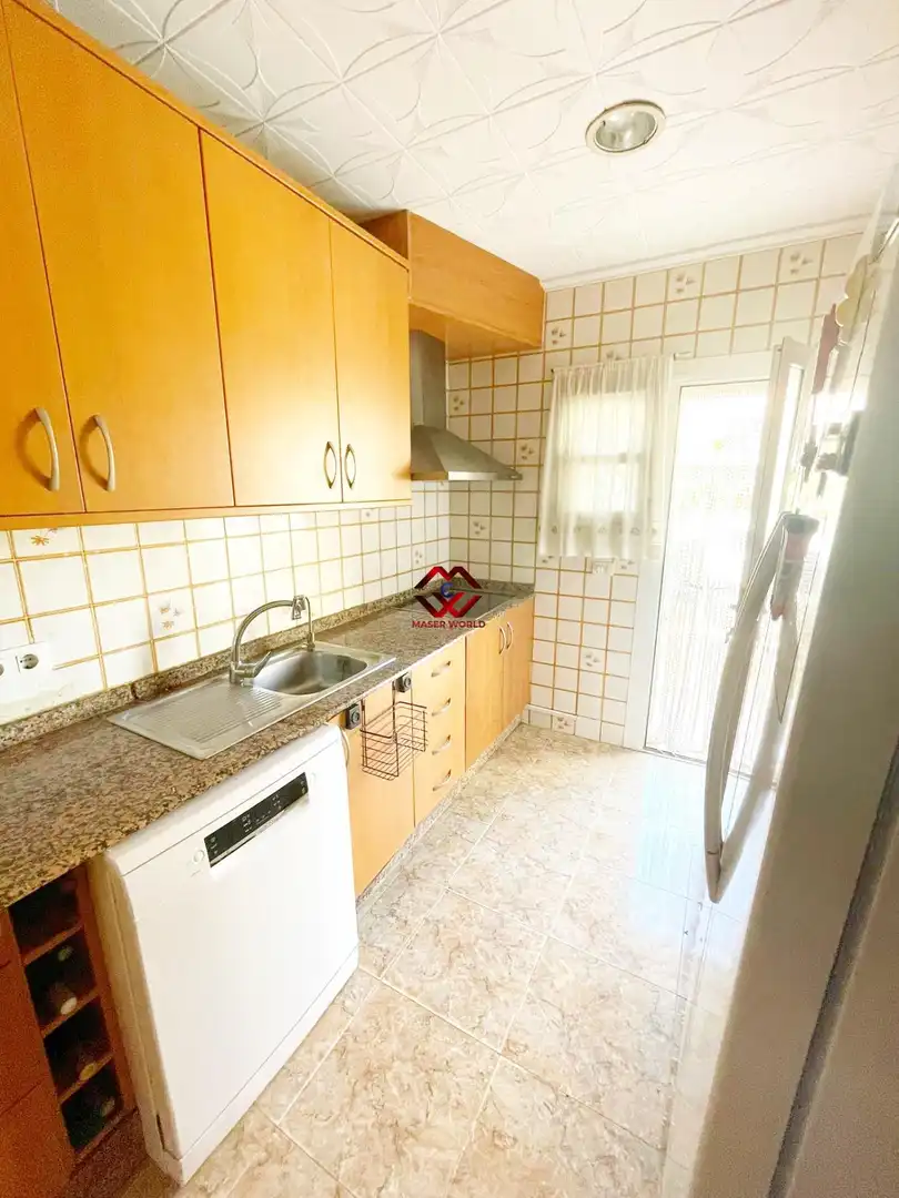 Chalet con jardín en venta en Calle islas azores, imagen 3