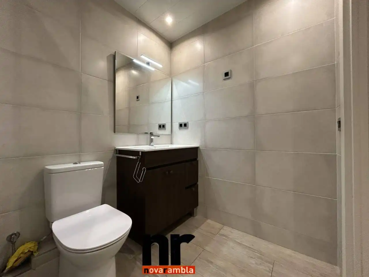 Baño de Piso en venta en Ripollet con Aire acondicionado y Parquet
