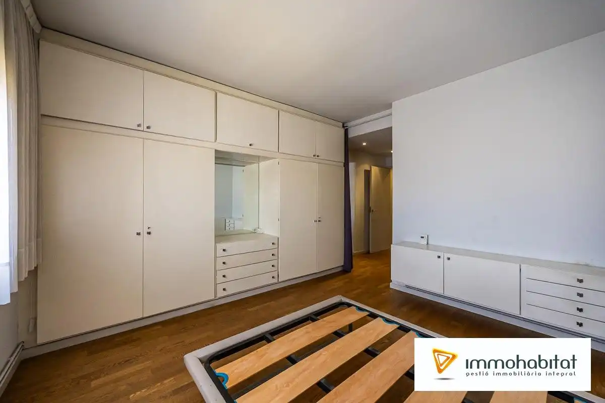 Habitación de Piso en venta en Sabadell con Aire acondicionado, Calefacción y Parquet