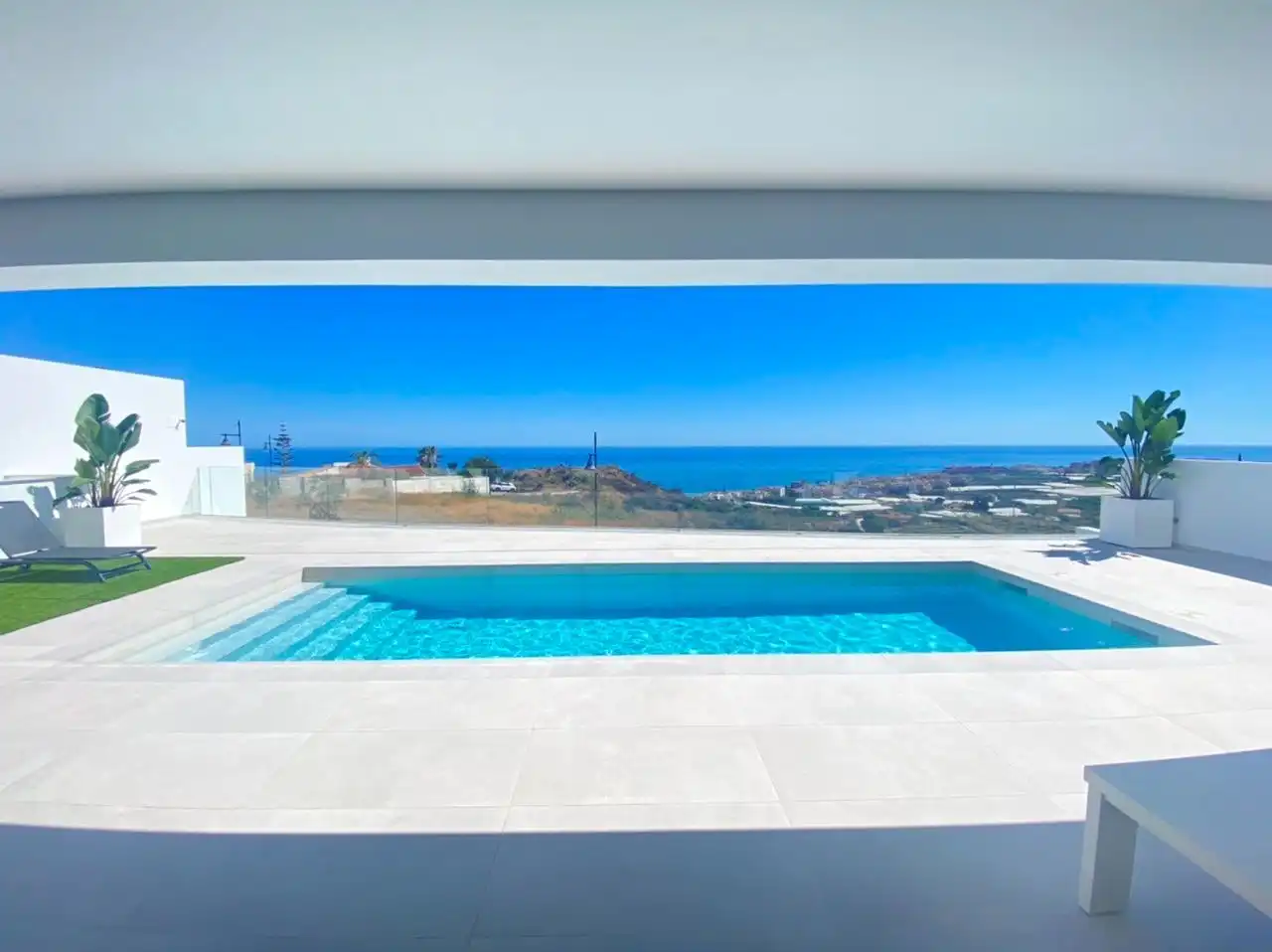 Piscina de Casa o xalet en venda en Nerja amb Aire condicionat, Calefacció i Jardí privat