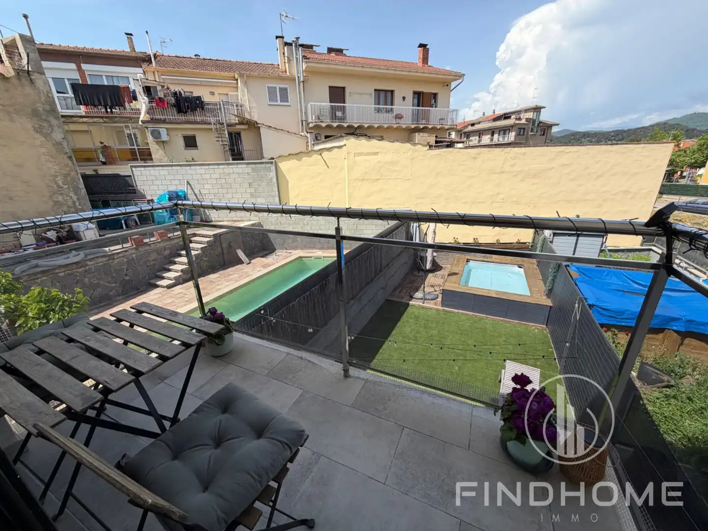 Terrasse von Einfamilien-Reihenhaus zum Verkauf in Olot mit Klimaanlage, Heizung und Privatgarten
