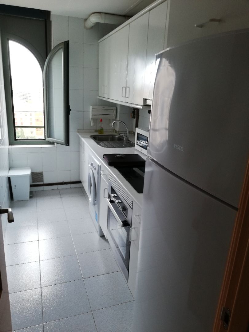Cuina de Apartament de lloguer en  Zaragoza Capital amb Calefacció, Parquet i Moblat