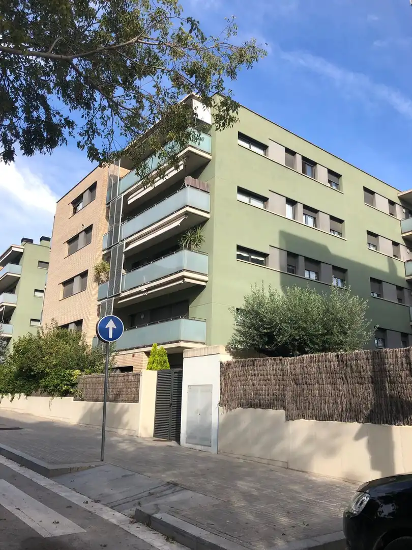 Exterior view of Flat for sale in Sant Cugat del Vallès  with Heating, Parquet flooring and Swimming Pool