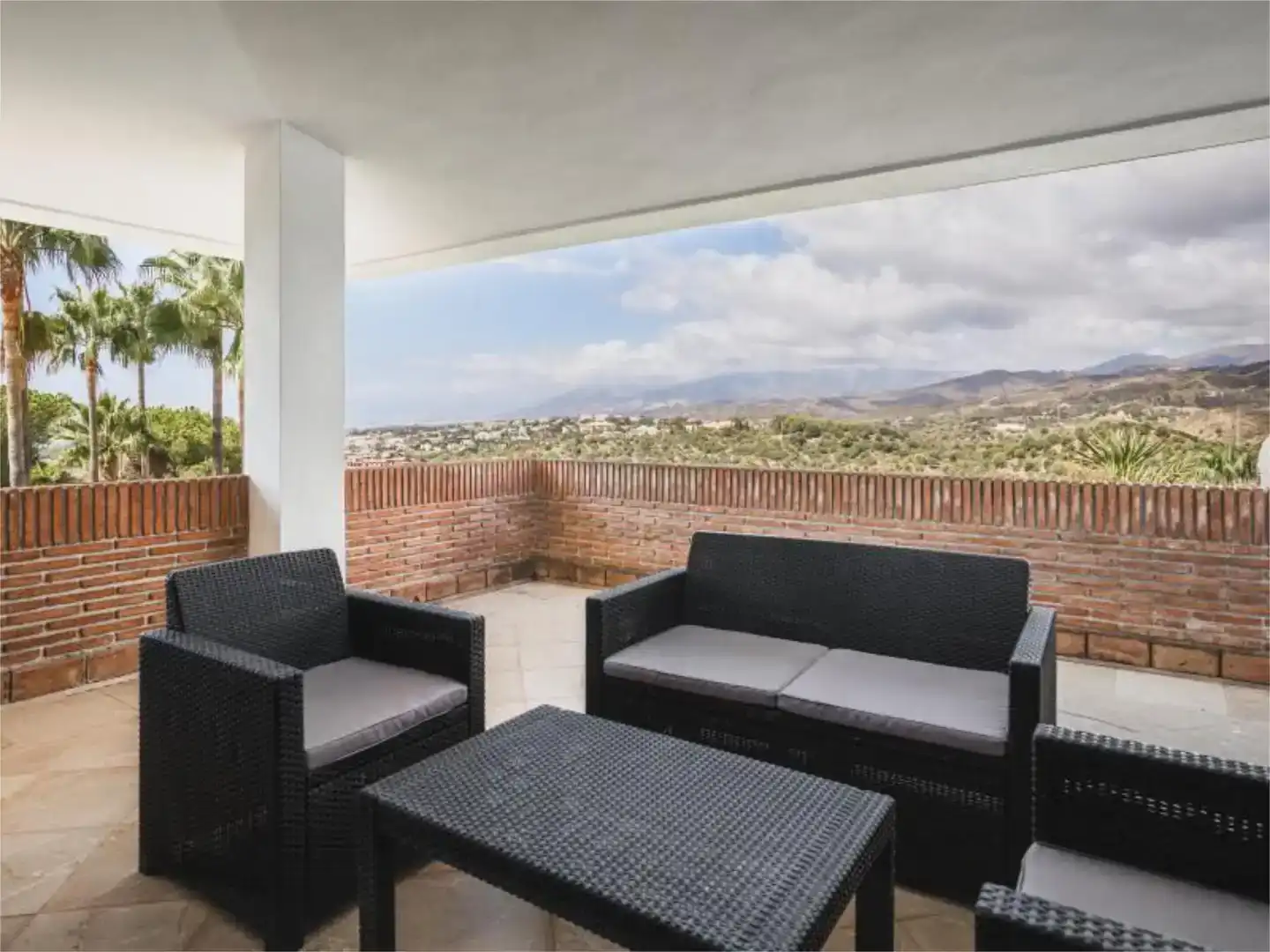 Terrassa de Casa o xalet en venda en Marbella amb Aire condicionat, Piscina i Balcó