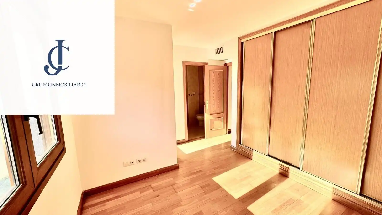 Casa aparellada en venda a UR6 15, imagen 13