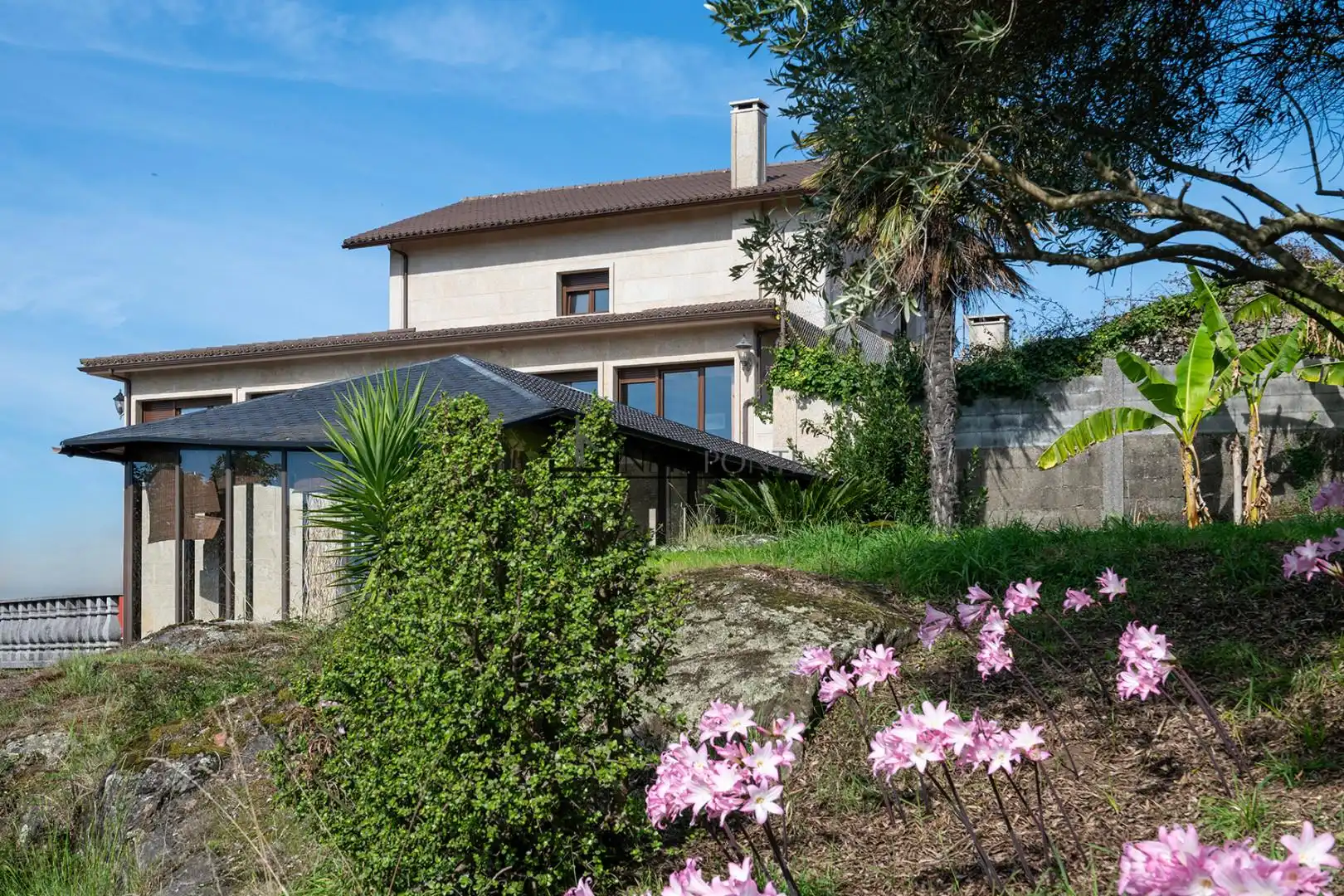 Exterior view of Houses for sale in Vilagarcía de Arousa  with Private garden