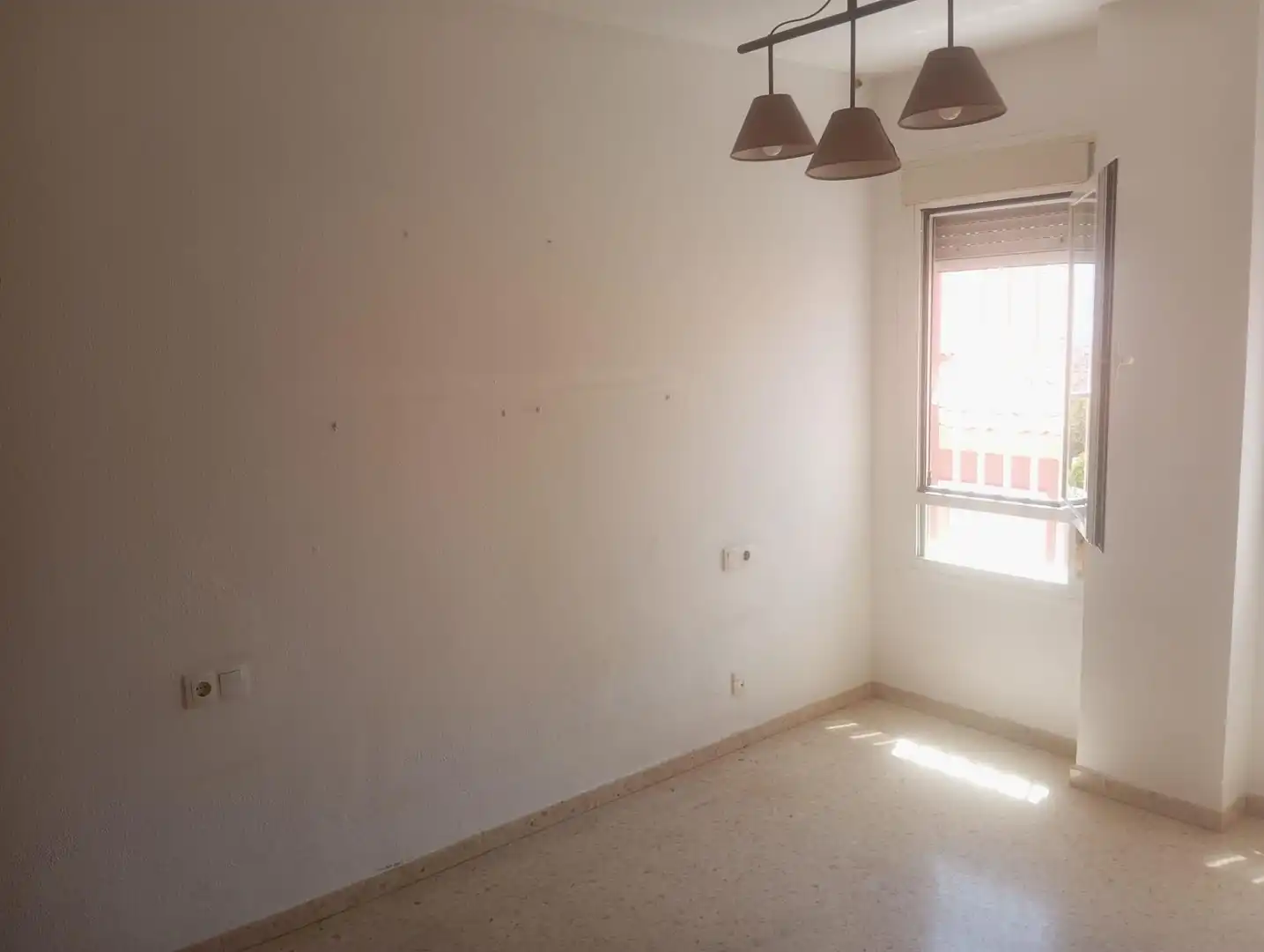 Schlafzimmer von Einfamilien-Reihenhaus zum Verkauf in Algeciras mit Privatgarten und Gemeinschaftspool