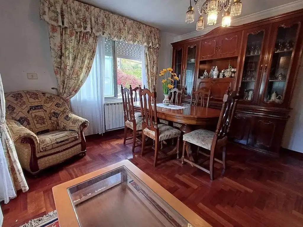 Menjador de Casa o xalet en venda en Mondariz amb Calefacció, Jardí privat i Parquet