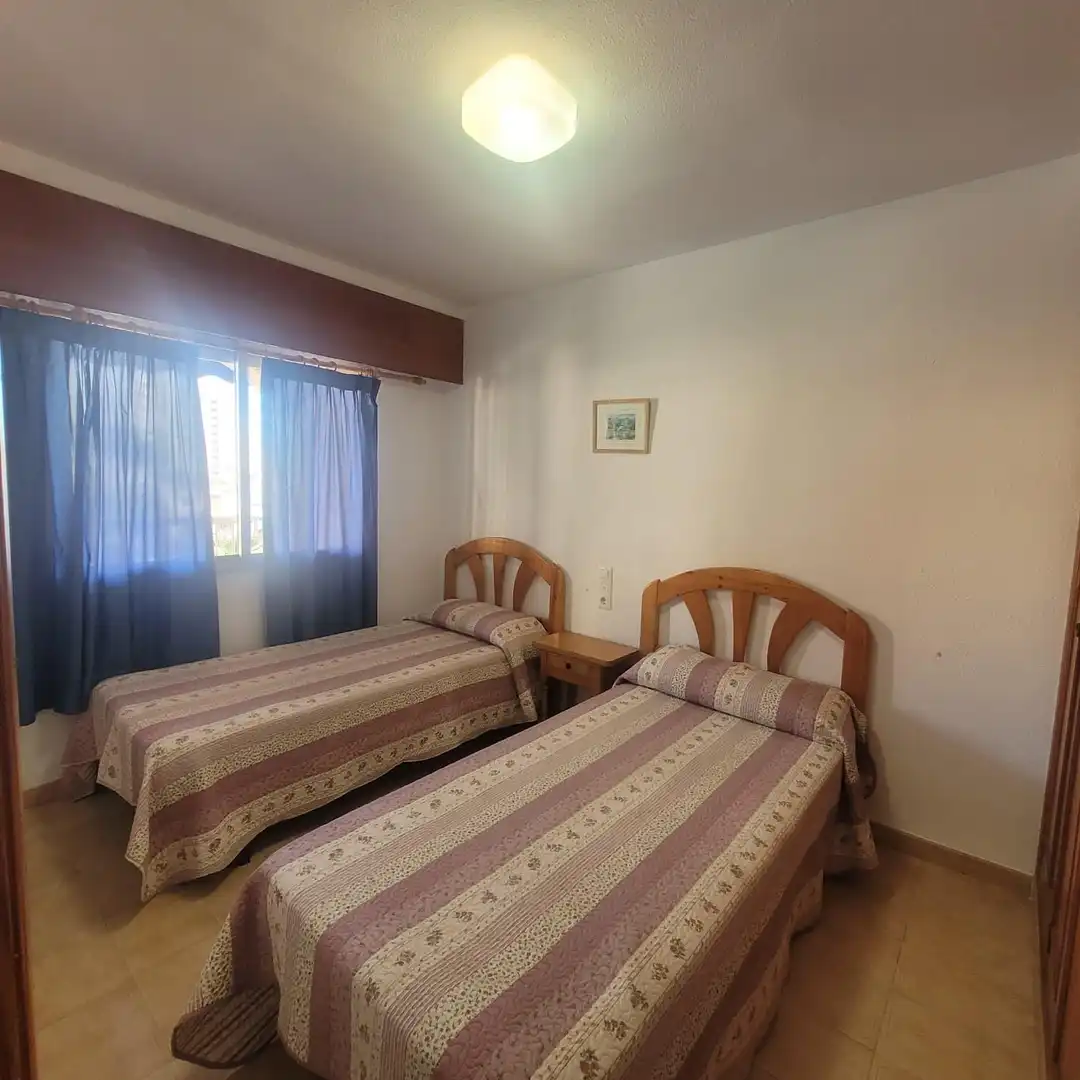 Dormitori de Apartament de lloguer en Gandia amb Aire condicionat, Terrassa i Moblat