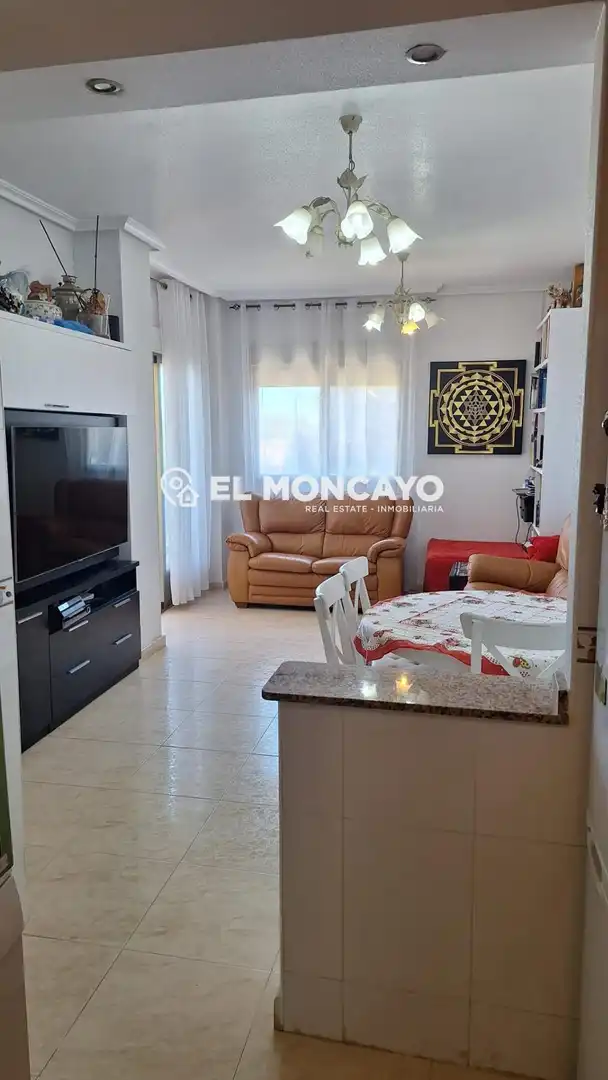 Sala de estar de Apartamento en venta en Guardamar del Segura con Calefacción, Terraza y Piscina comunitaria