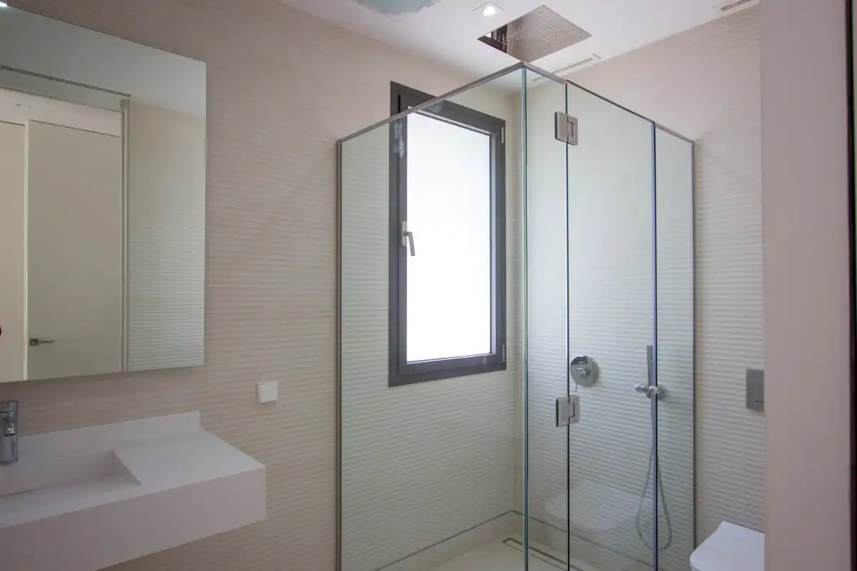 Baño de Casa o chalet en venta en Marbella con Aire acondicionado, Jardín privado y Terraza