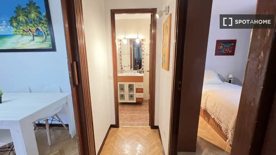 Flat for rent in Madrid  with Air Conditioner, Heating and Furnished