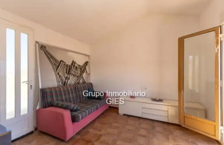 Wohnzimmer von Einfamilien-Reihenhaus zum Verkauf in Sueca mit Klimaanlage, Heizung und Privatgarten