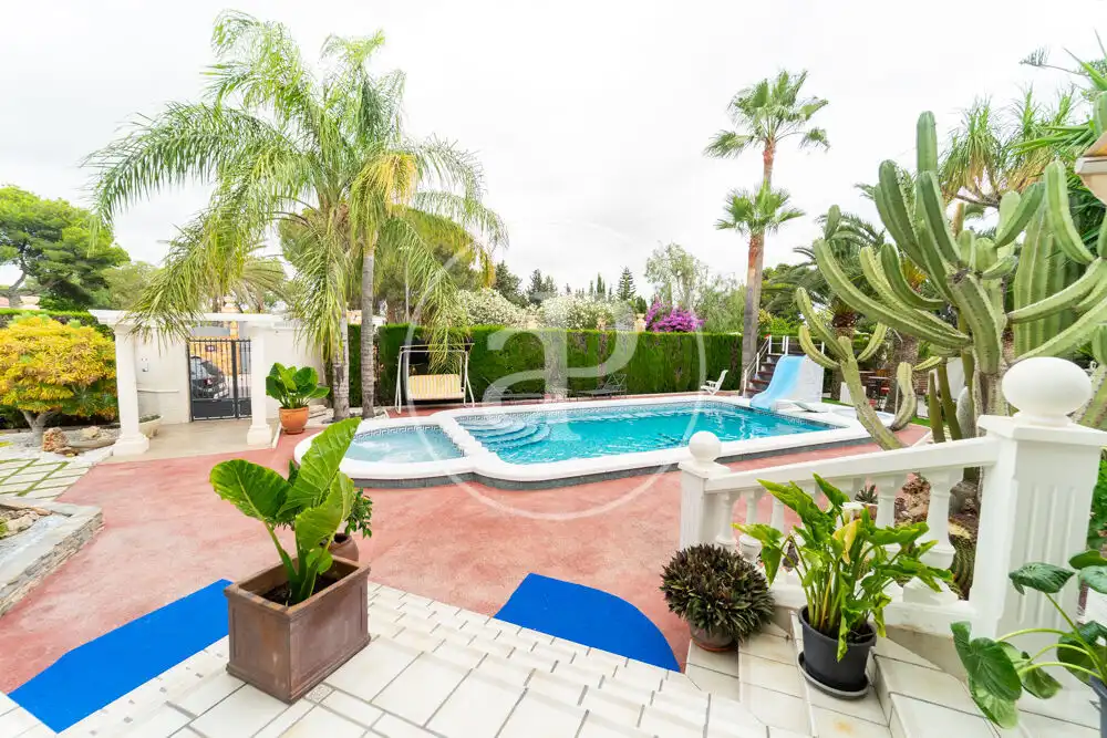 Exterior view of Houses for sale in San Vicente del Raspeig / Sant Vicent del Raspeig  with Air Conditioner, Heating and Private garden