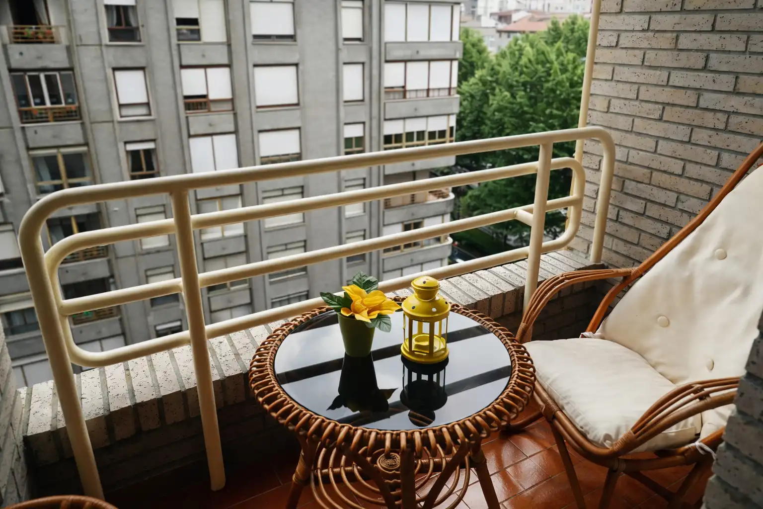 Terraza de Piso de alquiler en Santa Cruz de Bezana con Calefacción, Terraza y Amueblado