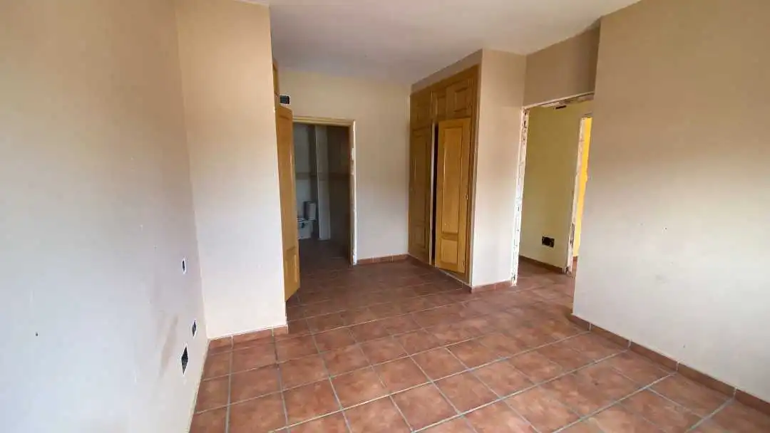 Dormitori de Casa adosada en venda en Tórtola de Henares amb Jardí privat, Terrassa i Balcó